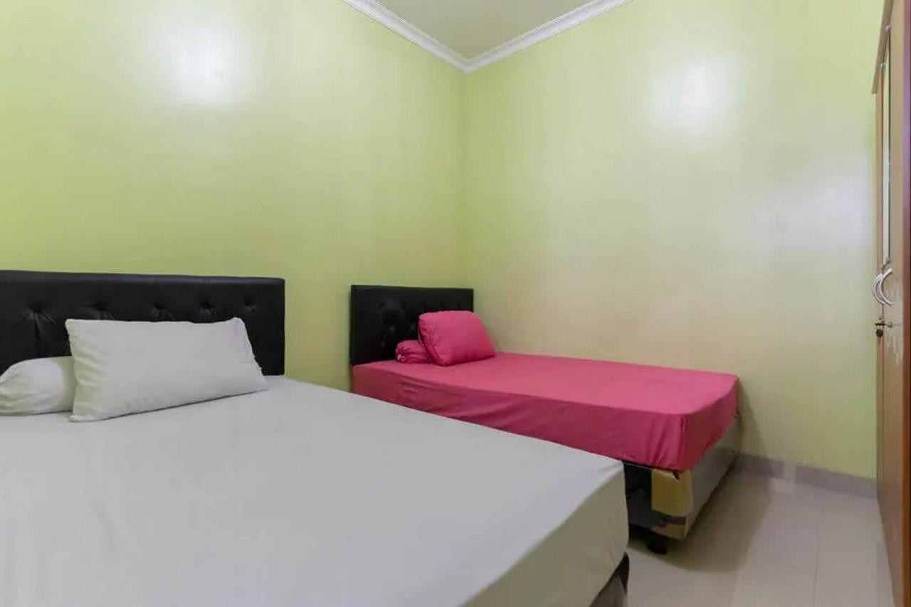 ホテル Kostawira Syariah Bintaro Mitra Reddoorz Mencil エクステリア 写真