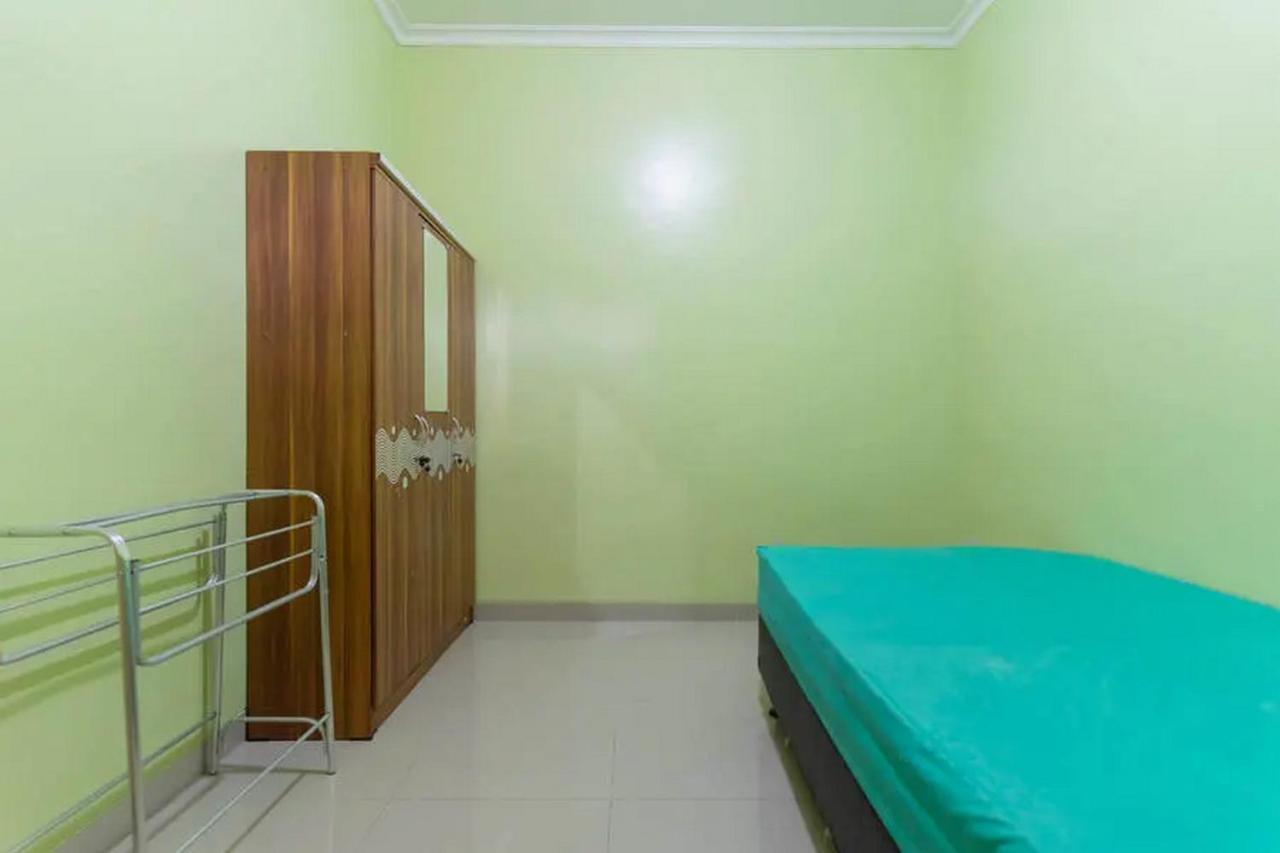 ホテル Kostawira Syariah Bintaro Mitra Reddoorz Mencil エクステリア 写真