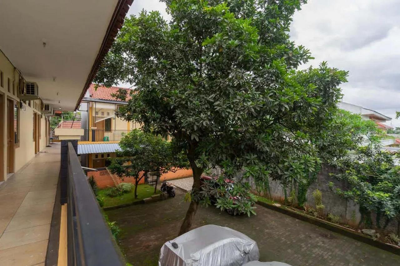 ホテル Kostawira Syariah Bintaro Mitra Reddoorz Mencil エクステリア 写真