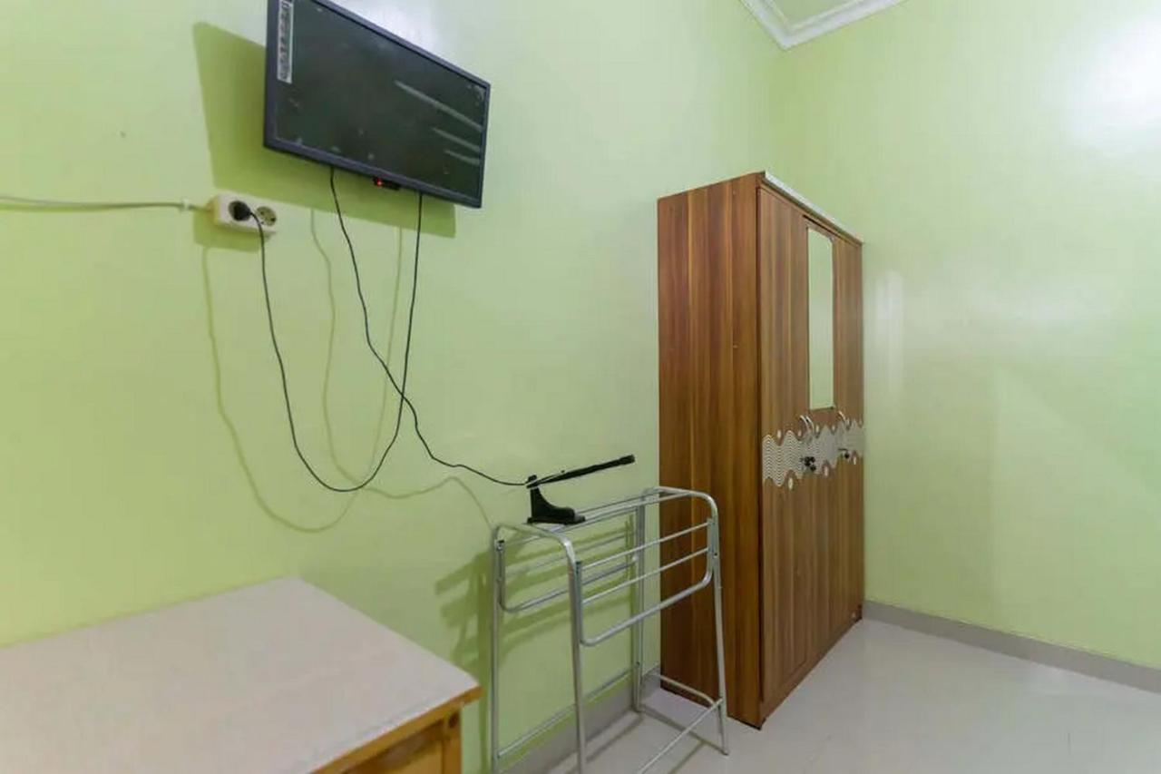 ホテル Kostawira Syariah Bintaro Mitra Reddoorz Mencil エクステリア 写真