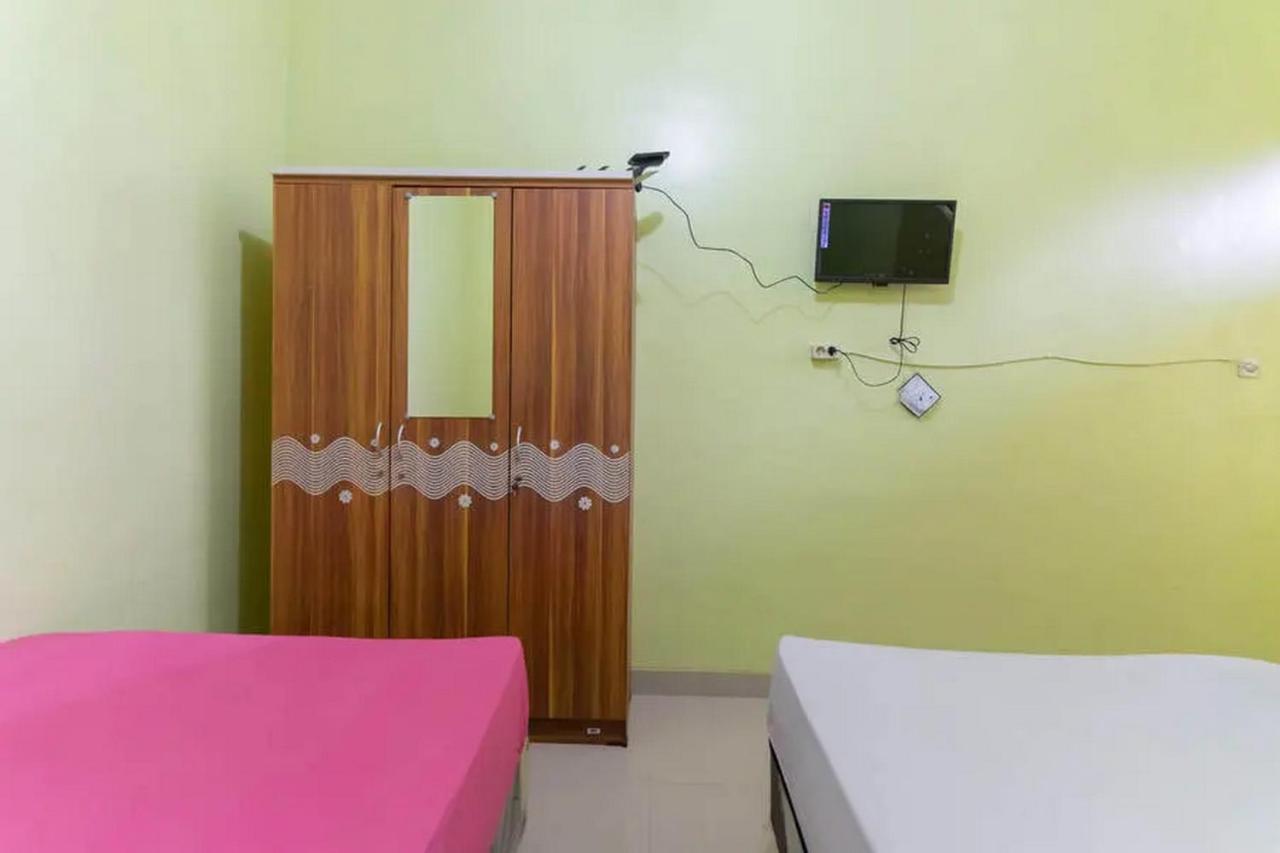 ホテル Kostawira Syariah Bintaro Mitra Reddoorz Mencil エクステリア 写真