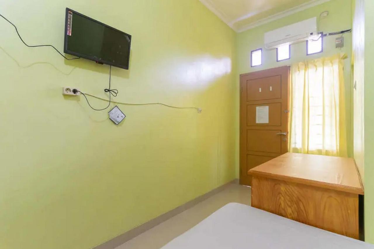ホテル Kostawira Syariah Bintaro Mitra Reddoorz Mencil エクステリア 写真