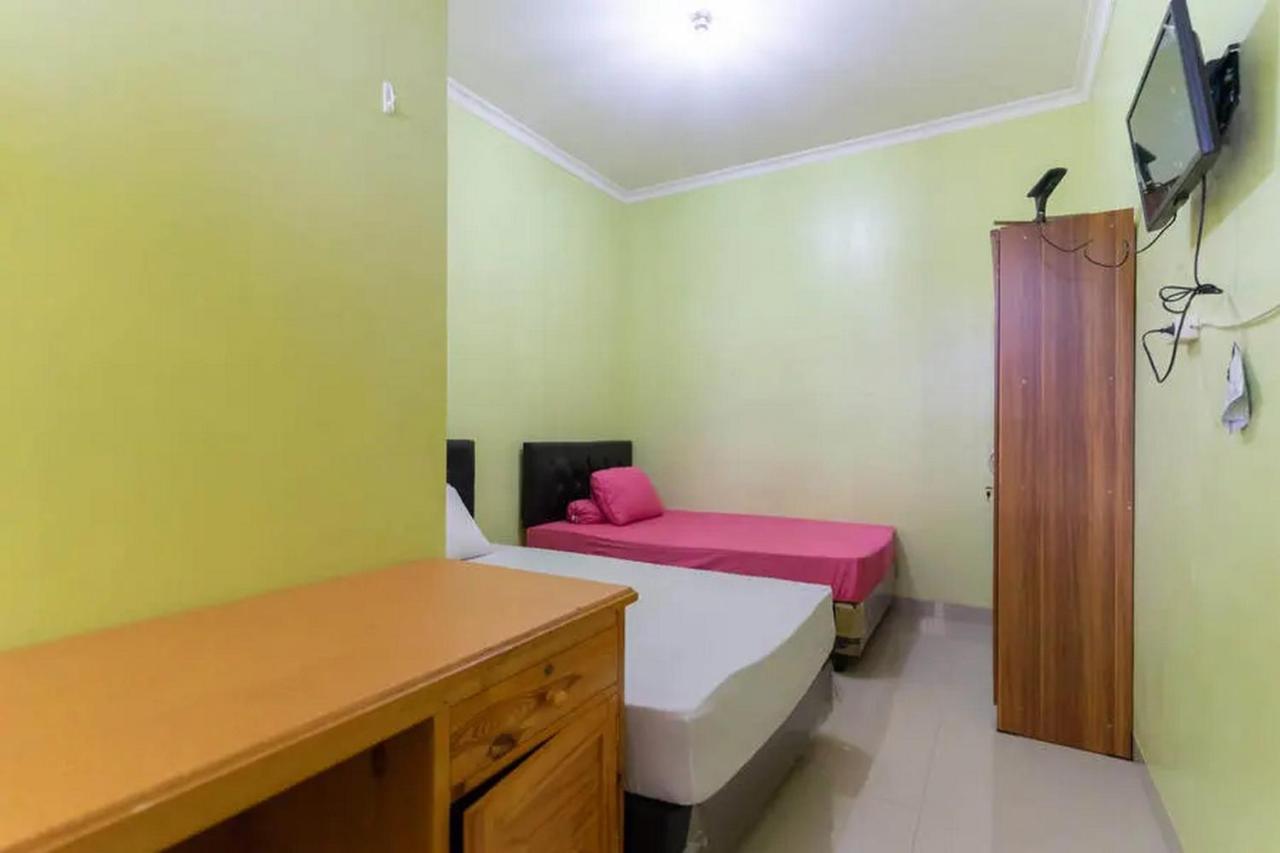 ホテル Kostawira Syariah Bintaro Mitra Reddoorz Mencil エクステリア 写真