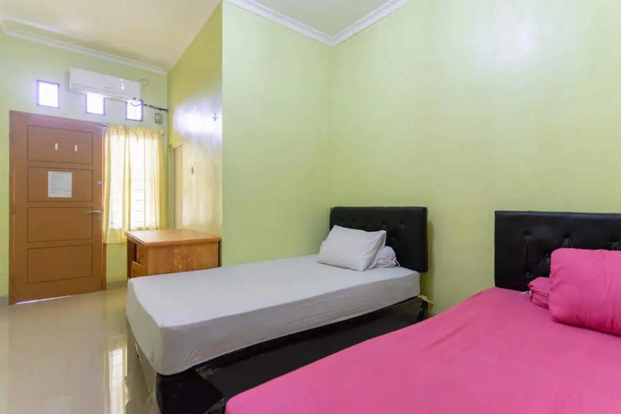 ホテル Kostawira Syariah Bintaro Mitra Reddoorz Mencil エクステリア 写真